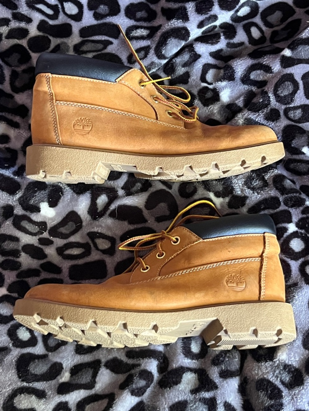 Boys Timberland Wheat Nubuck Boots with Black Collar - Picture 6 of 6
